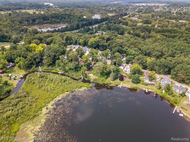 3181 Granda Vista Drive, Milford, MI 48380