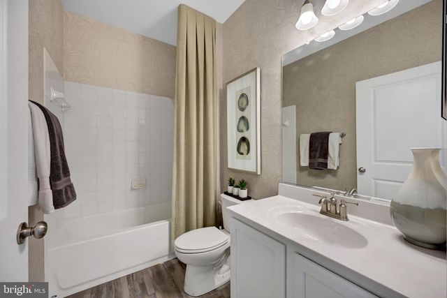 2403 N HERON CIR, New Castle, DE 19720