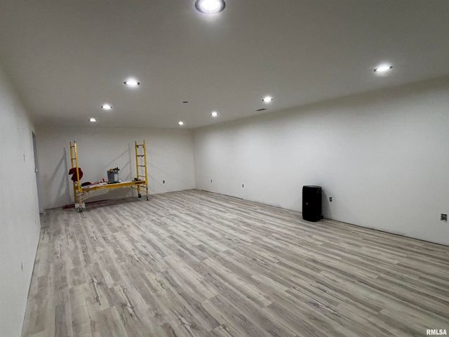 1819 Zara, Clinton, IA 52732