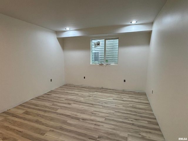 1819 Zara, Clinton, IA 52732