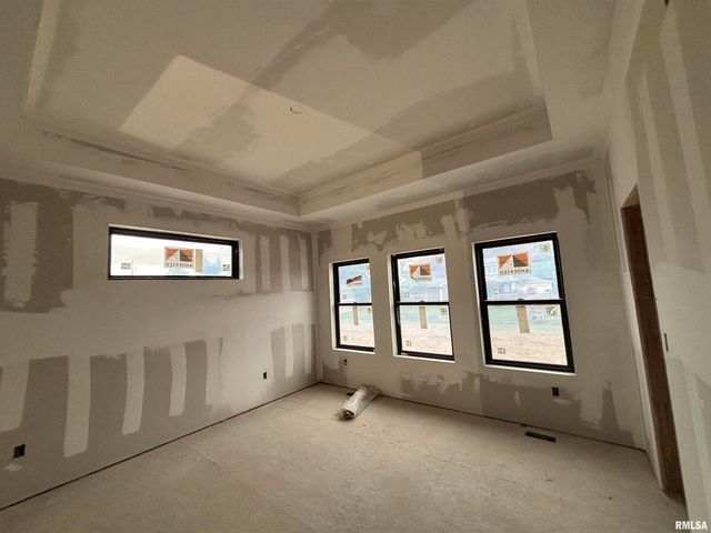 1819 Zara, Clinton, IA 52732