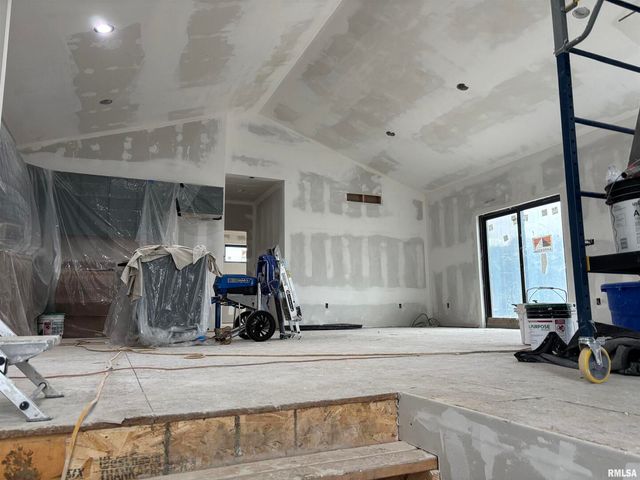 1819 Zara, Clinton, IA 52732