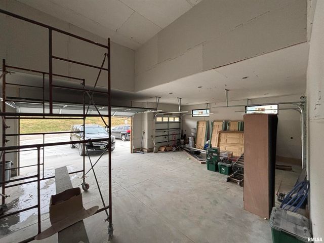 1819 Zara, Clinton, IA 52732