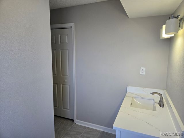 11599 W Kingfisher Court, Crystal River, FL 34429