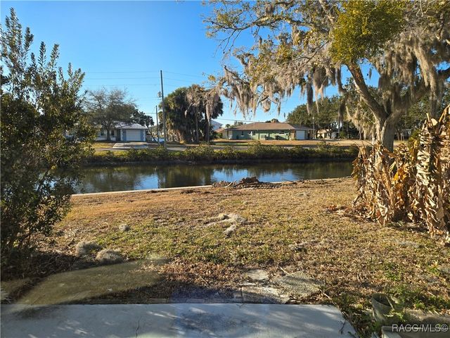 11599 W Kingfisher Court, Crystal River, FL 34429