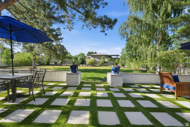 5 APPLE HILL CIR, Sandy, UT 84092