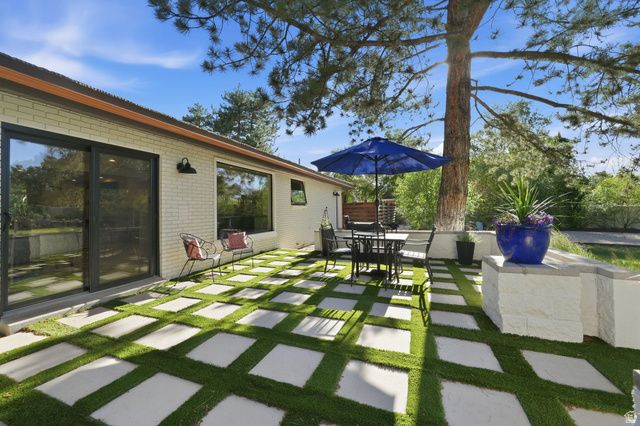 5 APPLE HILL CIR, Sandy, UT 84092