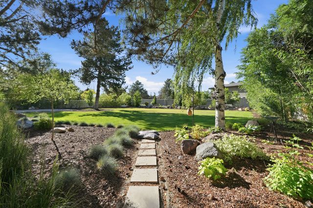 5 APPLE HILL CIR, Sandy, UT 84092