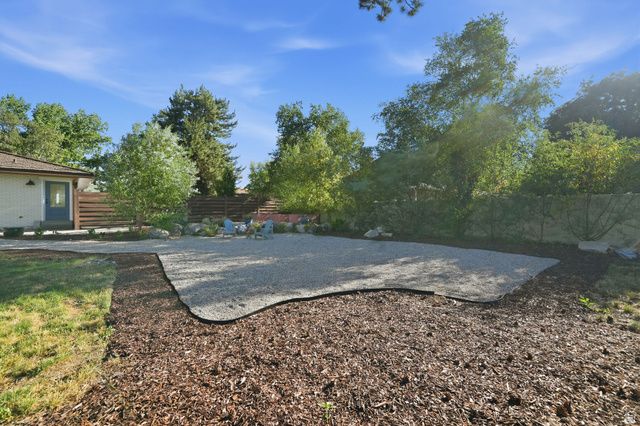 5 APPLE HILL CIR, Sandy, UT 84092