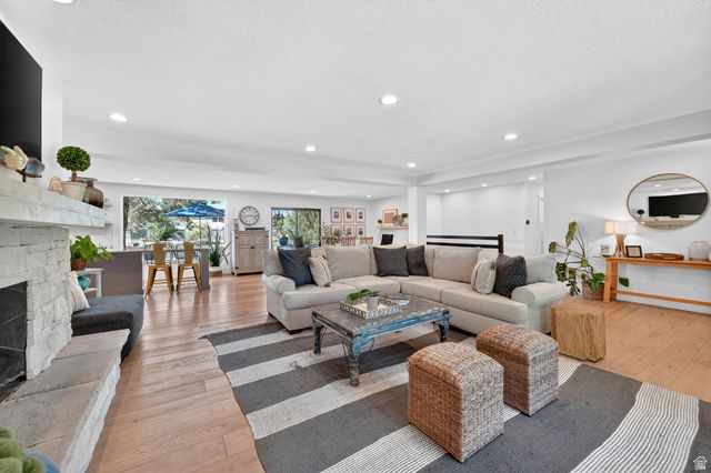 5 APPLE HILL CIR, Sandy, UT 84092