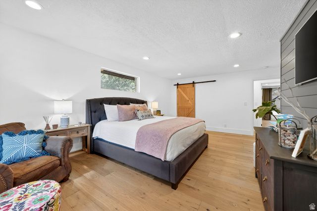 5 APPLE HILL CIR, Sandy, UT 84092
