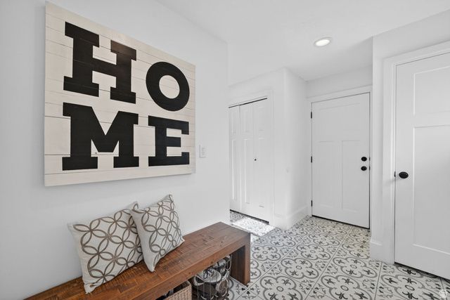 5 APPLE HILL CIR, Sandy, UT 84092