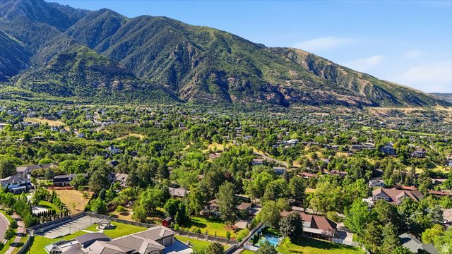 5 APPLE HILL CIR, Sandy, UT 84092