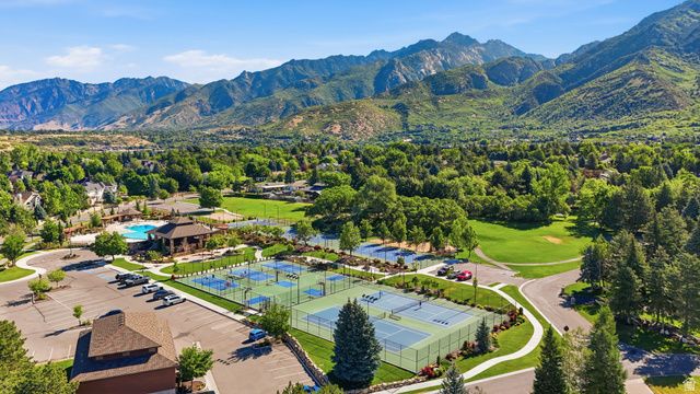 5 APPLE HILL CIR, Sandy, UT 84092