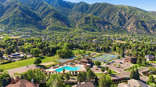 5 APPLE HILL CIR, Sandy, UT 84092