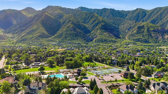 5 APPLE HILL CIR, Sandy, UT 84092