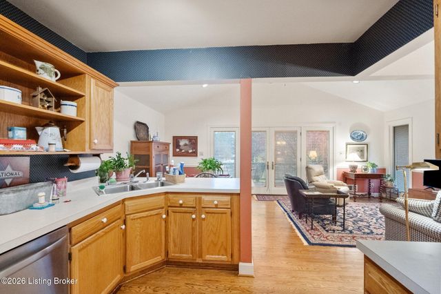 27 Chamberry Cir, Louisville, KY 40207