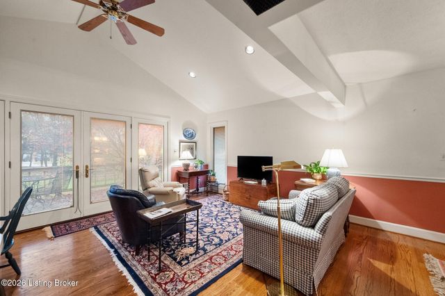 27 Chamberry Cir, Louisville, KY 40207