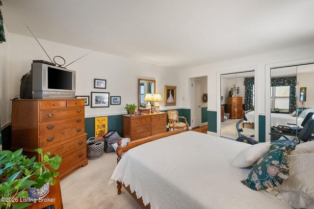 27 Chamberry Cir, Louisville, KY 40207