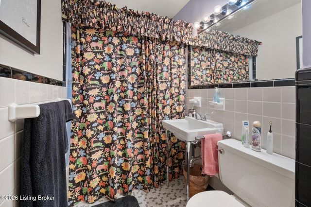 27 Chamberry Cir, Louisville, KY 40207