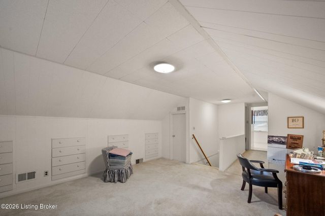 27 Chamberry Cir, Louisville, KY 40207