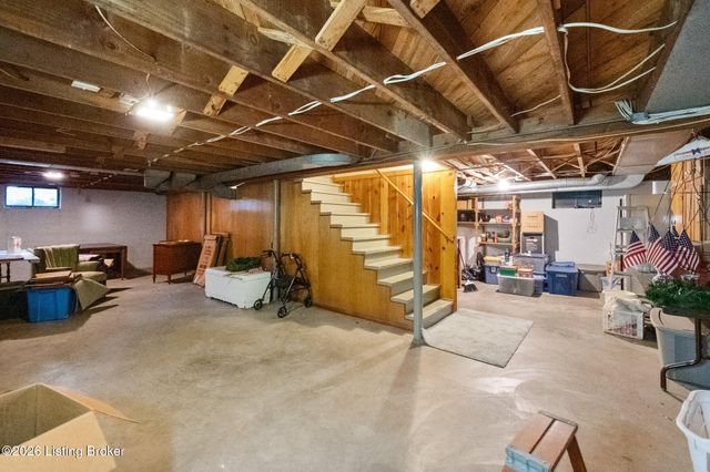 27 Chamberry Cir, Louisville, KY 40207