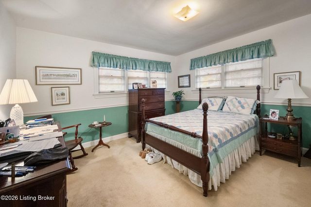 27 Chamberry Cir, Louisville, KY 40207