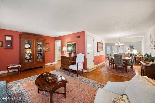 27 Chamberry Cir, Louisville, KY 40207