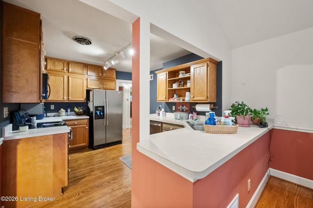 27 Chamberry Cir, Louisville, KY 40207