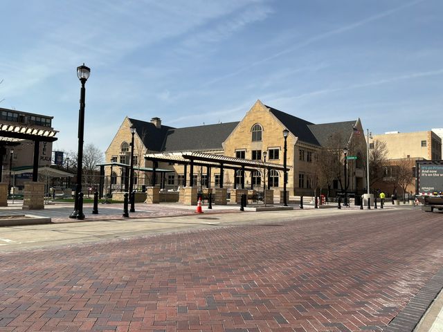 224 Cass Street Store, Joliet, IL 60432