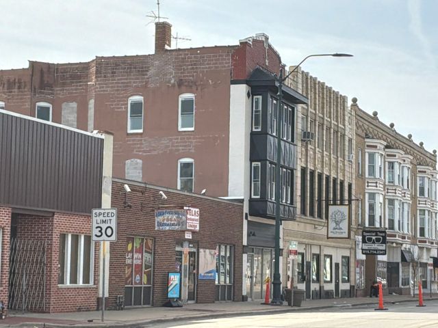224 Cass Street Store, Joliet, IL 60432