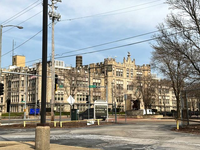 224 Cass Street Store, Joliet, IL 60432