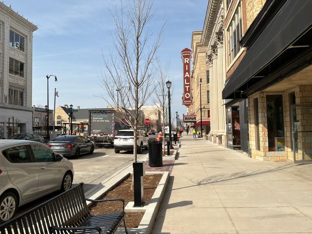 224 Cass Street Store, Joliet, IL 60432