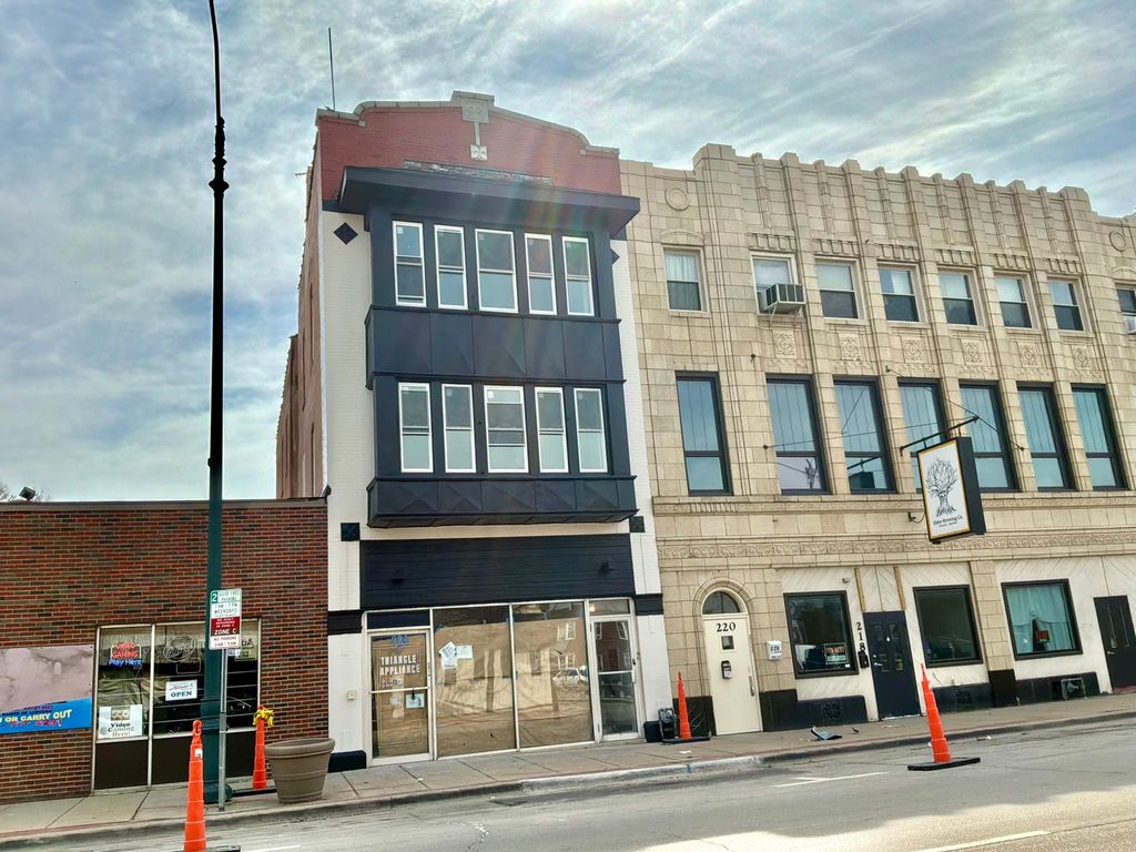 224 Cass Street Store, Joliet, IL 60432