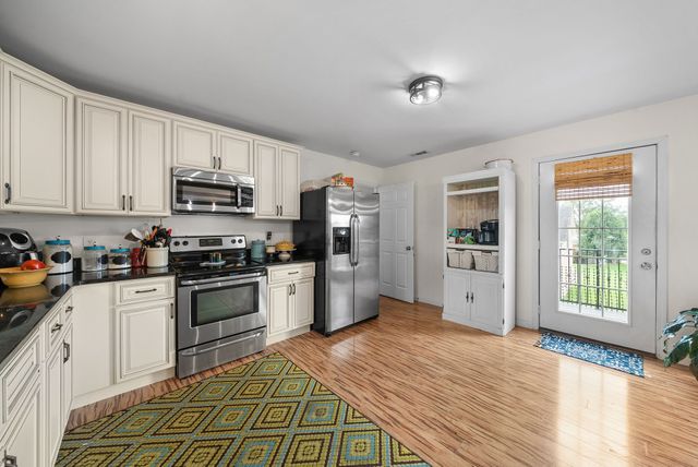 997 Grassland Chase Dr, Gallatin, TN 37066