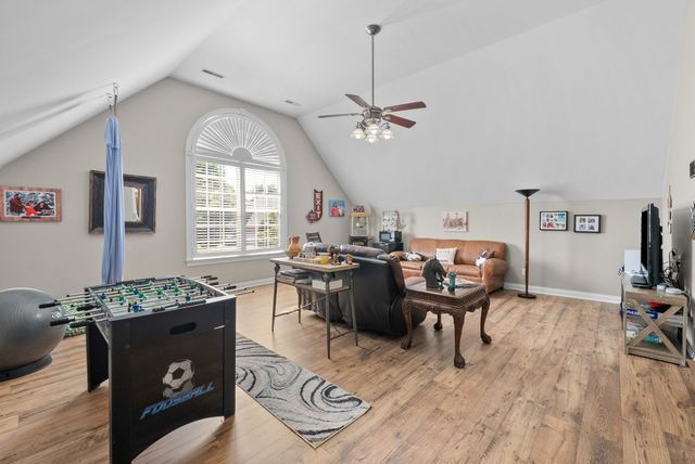 997 Grassland Chase Dr, Gallatin, TN 37066