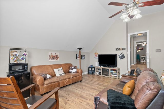 997 Grassland Chase Dr, Gallatin, TN 37066