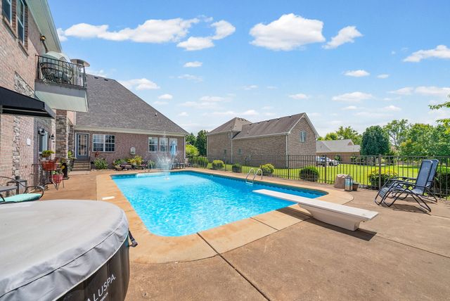 997 Grassland Chase Dr, Gallatin, TN 37066