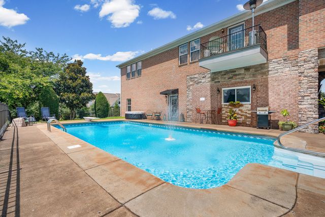 997 Grassland Chase Dr, Gallatin, TN 37066