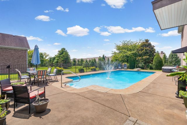 997 Grassland Chase Dr, Gallatin, TN 37066
