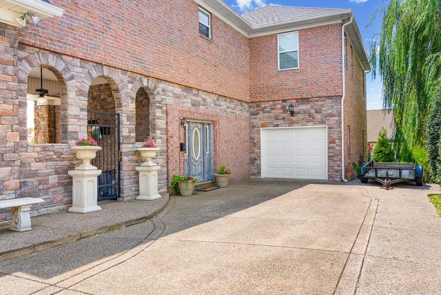 997 Grassland Chase Dr, Gallatin, TN 37066