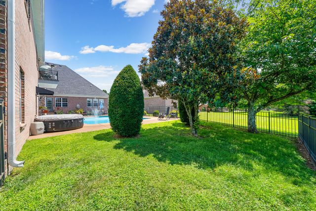 997 Grassland Chase Dr, Gallatin, TN 37066