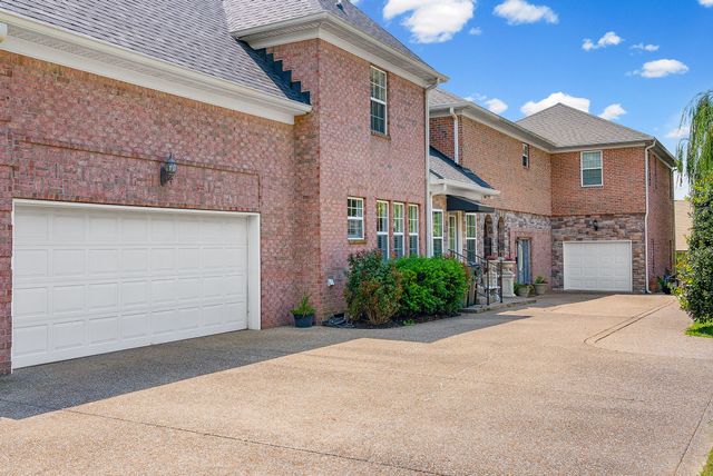 997 Grassland Chase Dr, Gallatin, TN 37066