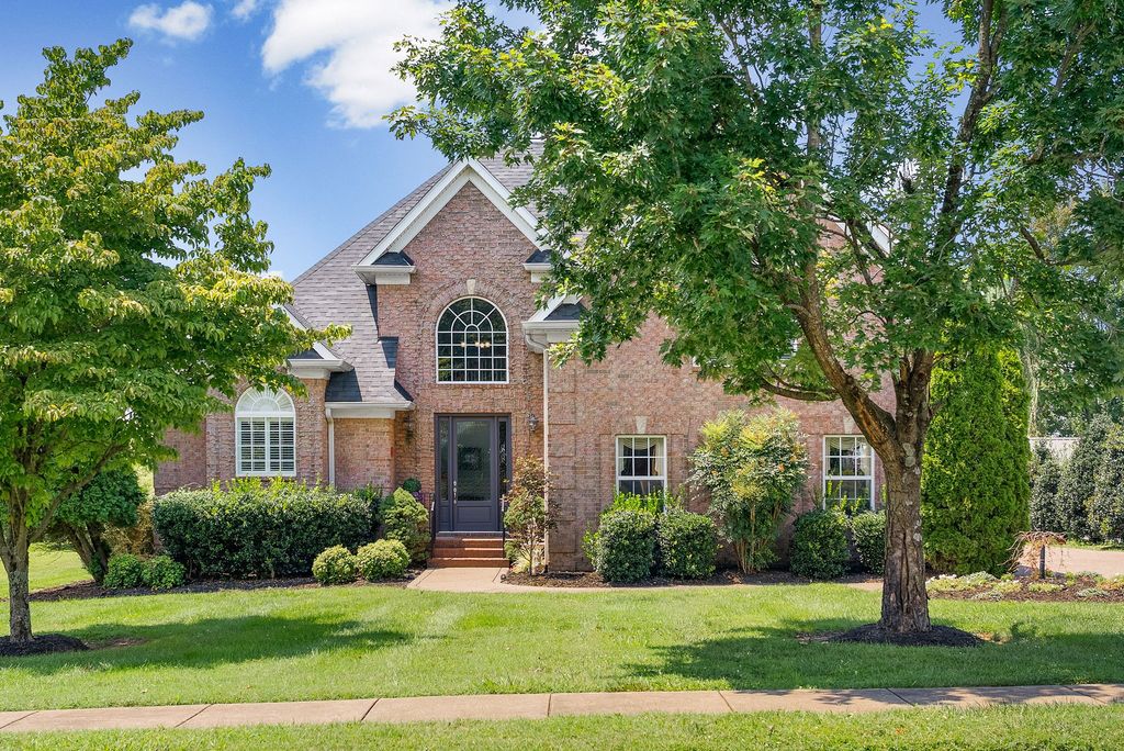 997 Grassland Chase Dr, Gallatin, TN 37066