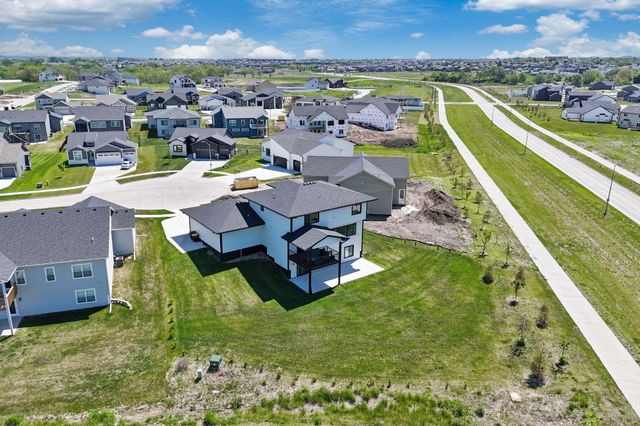860 NW Frescott Circle, Waukee, IA 50263