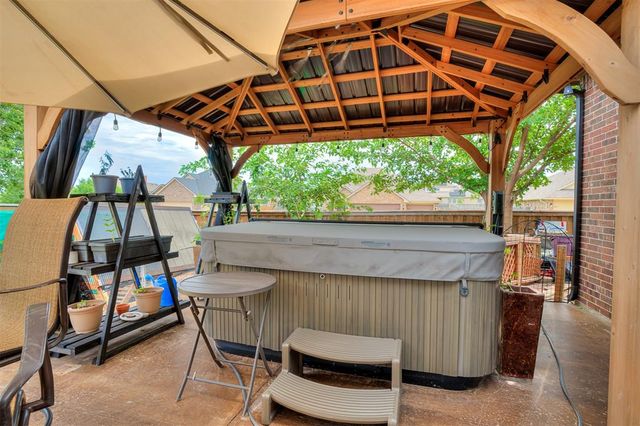 9101 NW 86th Court, Yukon, OK 73099