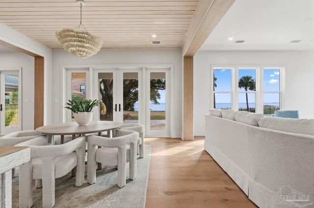 803 Bayshore Dr, Pensacola, FL 32507