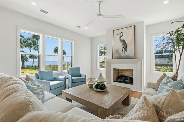 803 Bayshore Dr, Pensacola, FL 32507