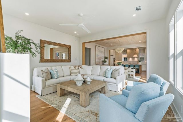 803 Bayshore Dr, Pensacola, FL 32507