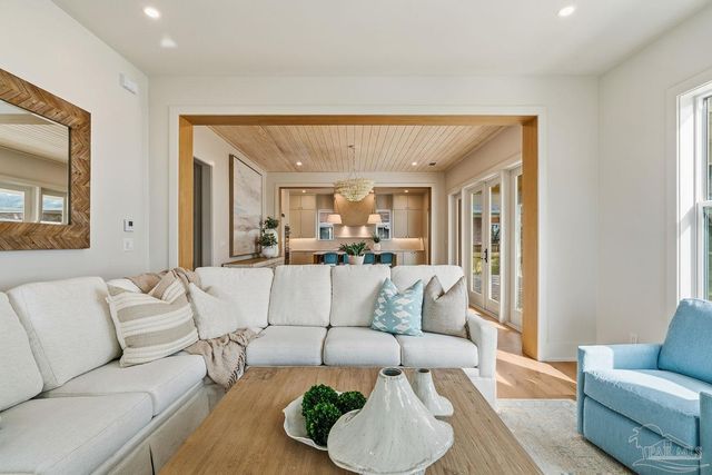 803 Bayshore Dr, Pensacola, FL 32507